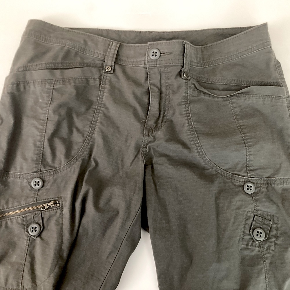 Women’s Woolrich Capri cargo pants.  Rip-stop material.  Size 10.  Gently worn.